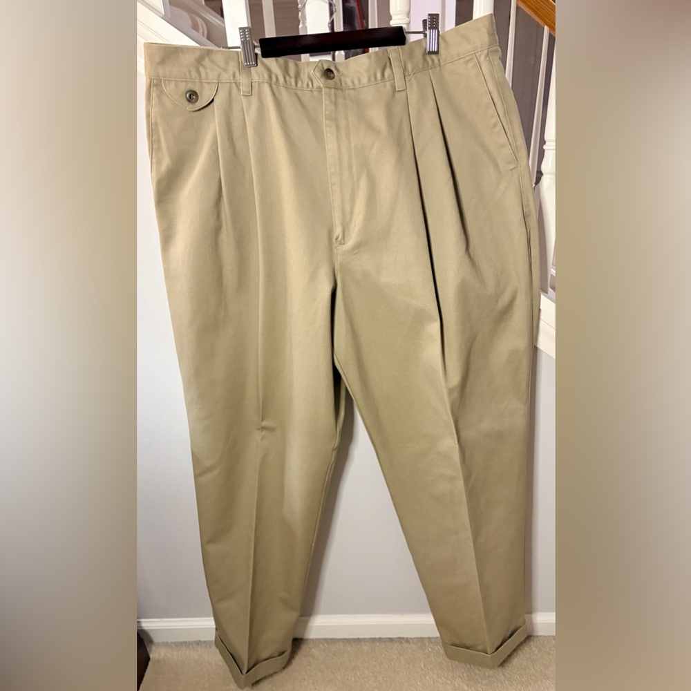 Dockers Men's No Wrinkle Twill Khaki Chinos - Size 40x32